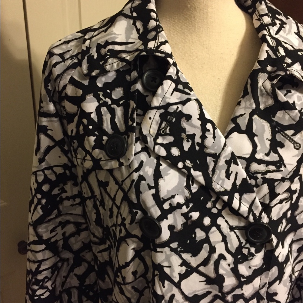 Zenergy by Chico’s trench coat. Size 2 (12) - Picture 2 of 7